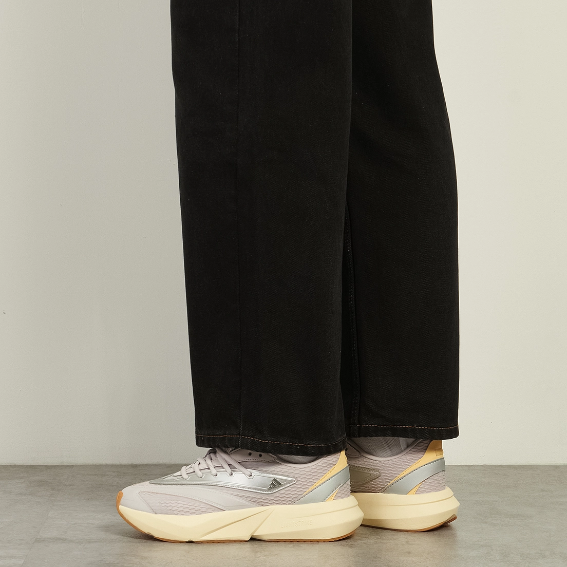 adidas Originals Женские кроссовки Lightblaze