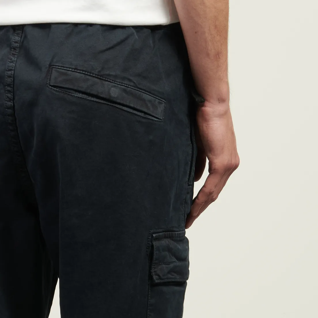 Stone Island Мужские брюки Stretch Organic Broken Twill Cotton Old Effect Regular Tapered