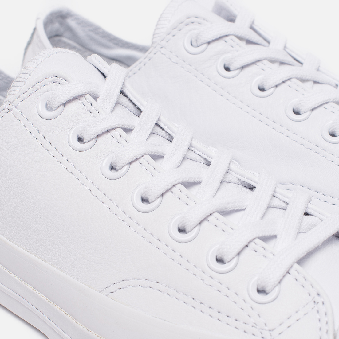 chuck taylor all star mono leather low top white