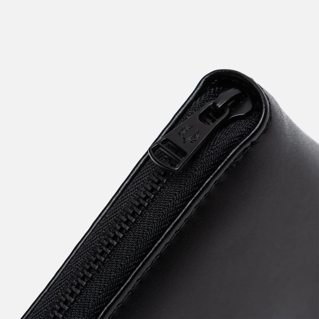 Fred Perry Кошелек Embossed Zip Around