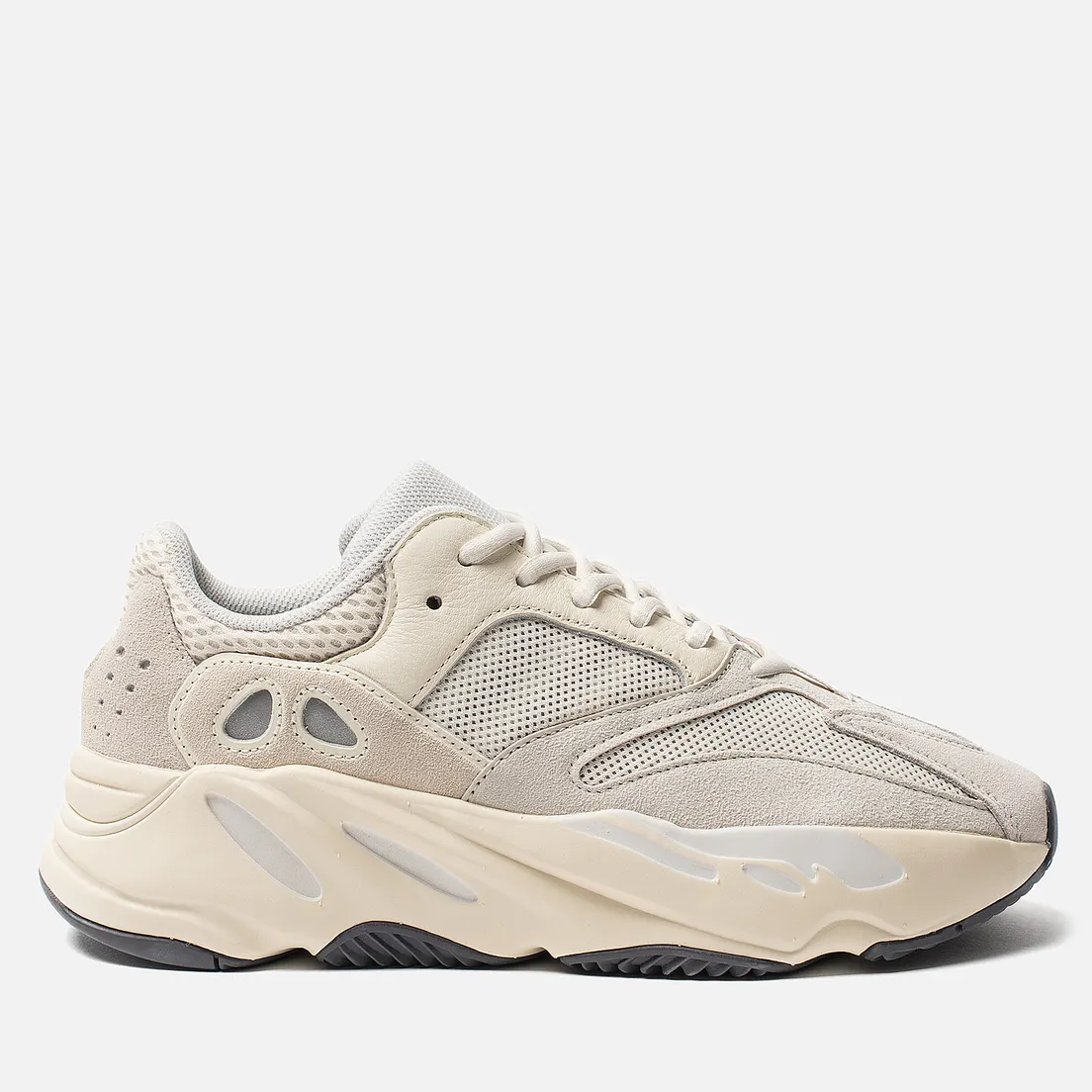 adidas Originals Кроссовки YEEZY Boost 700