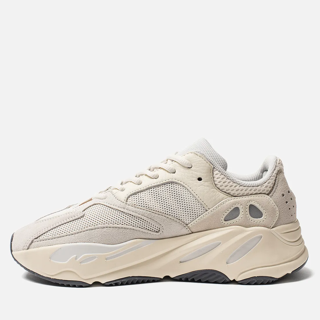 adidas Originals Кроссовки YEEZY Boost 700