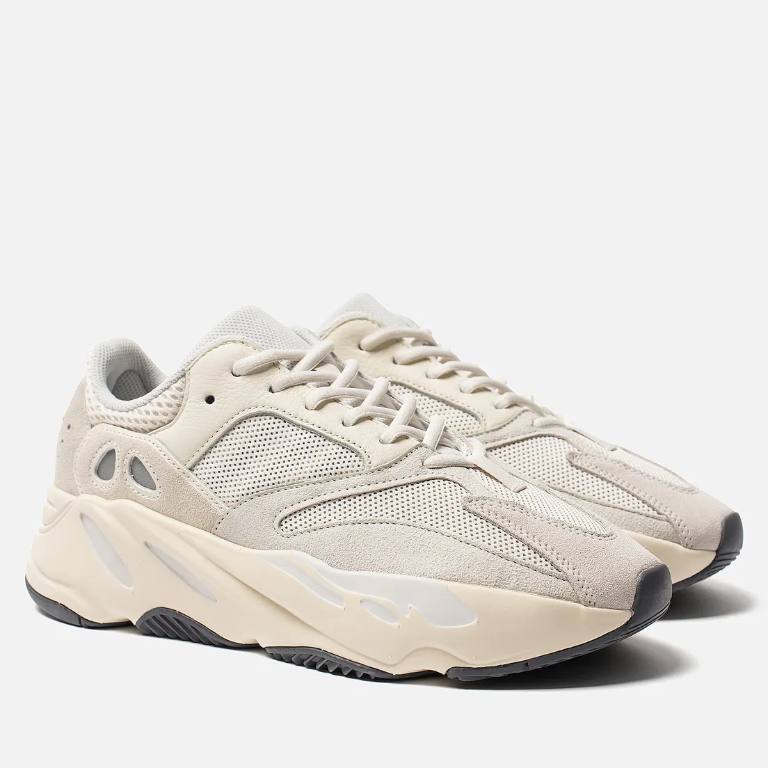 adidas Originals Кроссовки YEEZY Boost 700