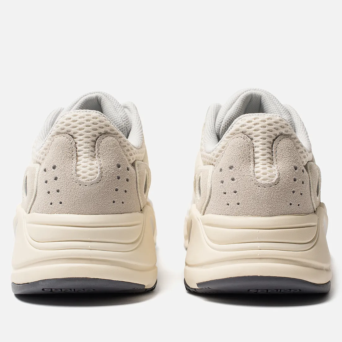 adidas Originals Кроссовки YEEZY Boost 700