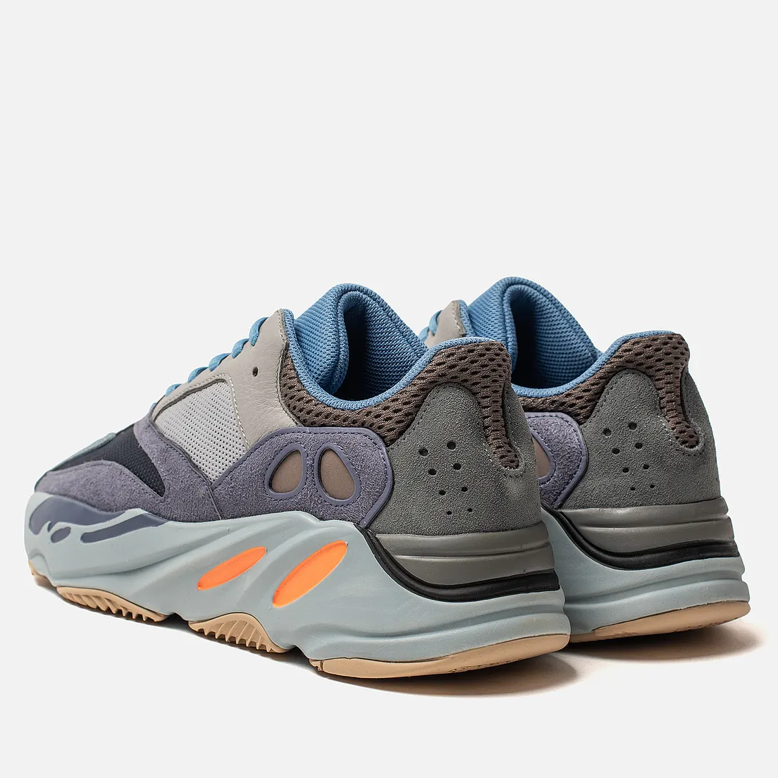 adidas Originals Кроссовки YEEZY Boost 700