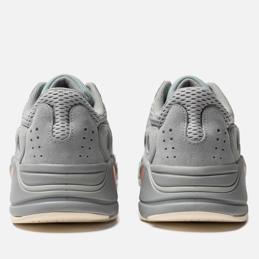 adidas Originals Кроссовки YEEZY Boost 700
