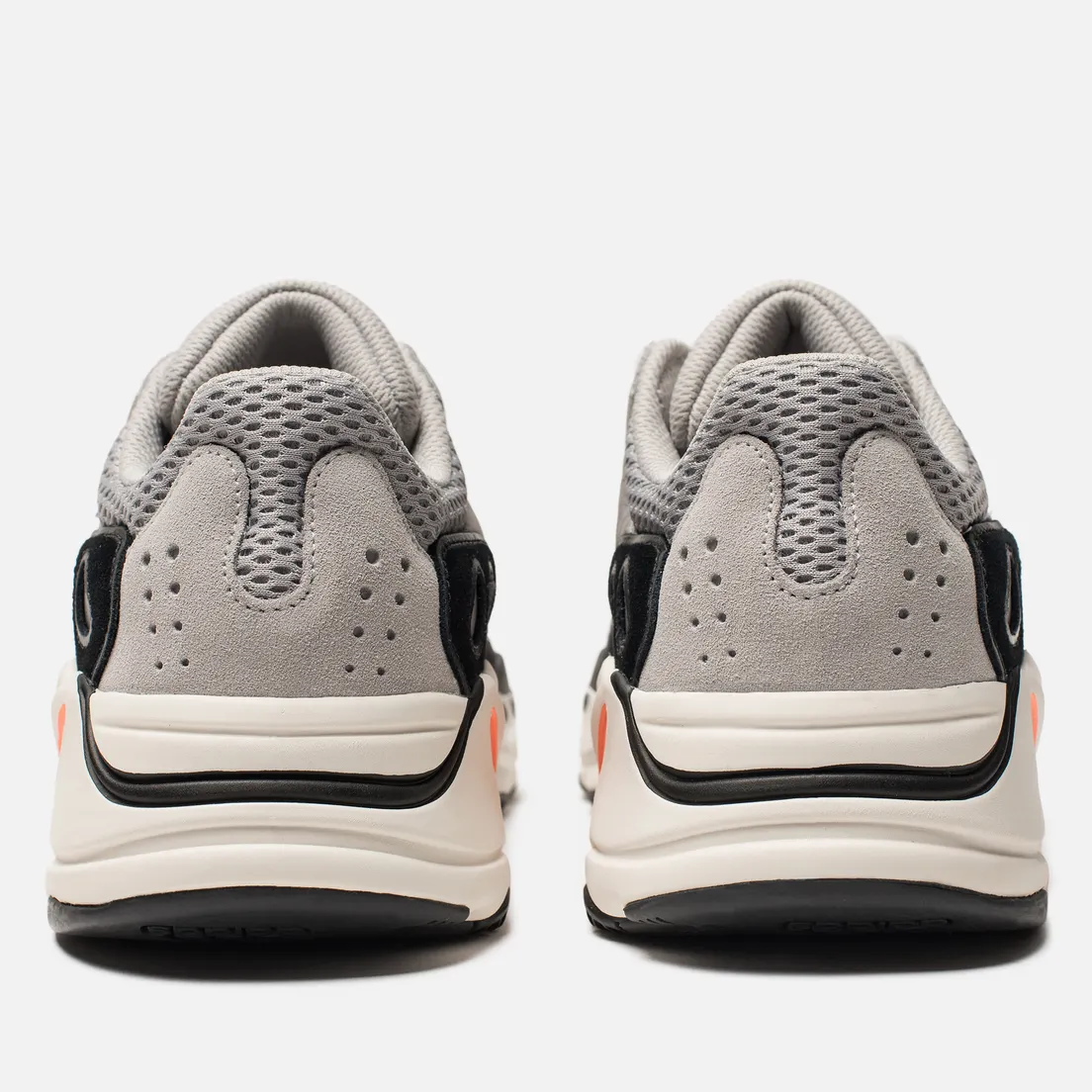 adidas Originals Кроссовки YEEZY Boost 700
