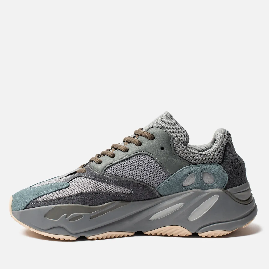 adidas Originals Кроссовки YEEZY Boost 700