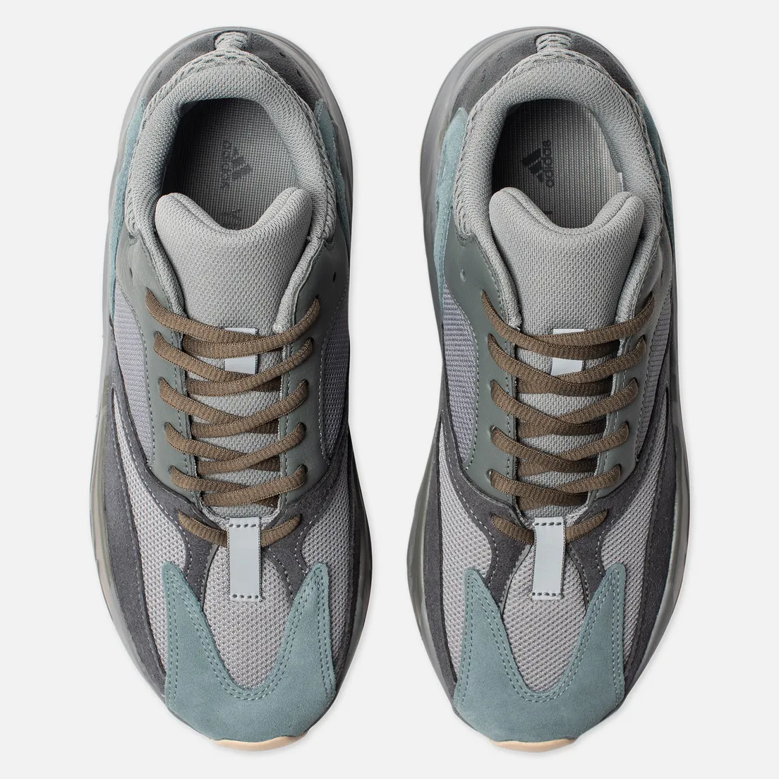 adidas Originals Кроссовки YEEZY Boost 700