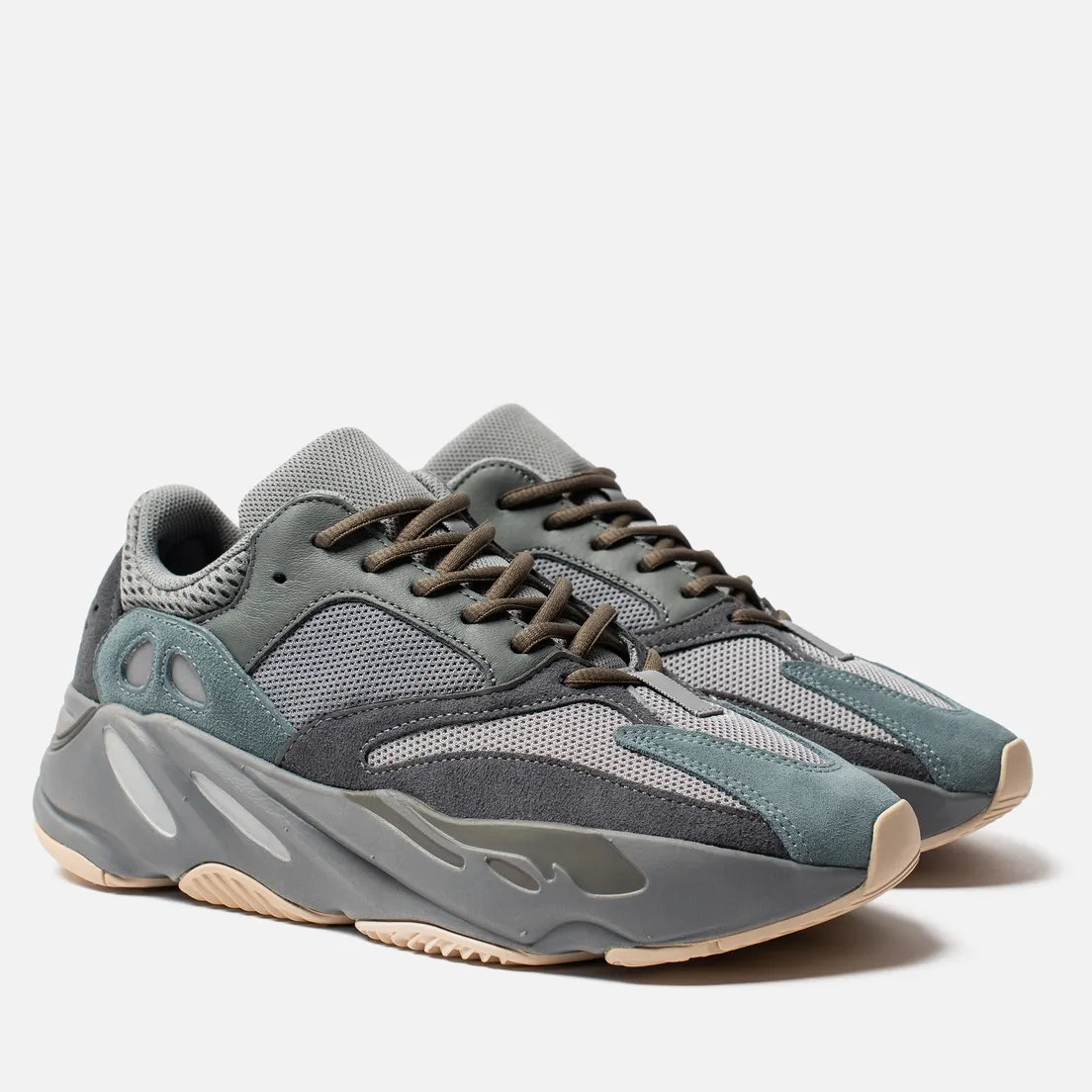 adidas Originals Кроссовки YEEZY Boost 700