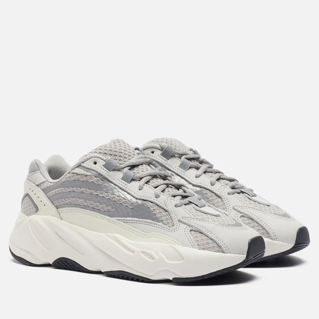 adidas Originals Кроссовки YEEZY Boost 700 V2