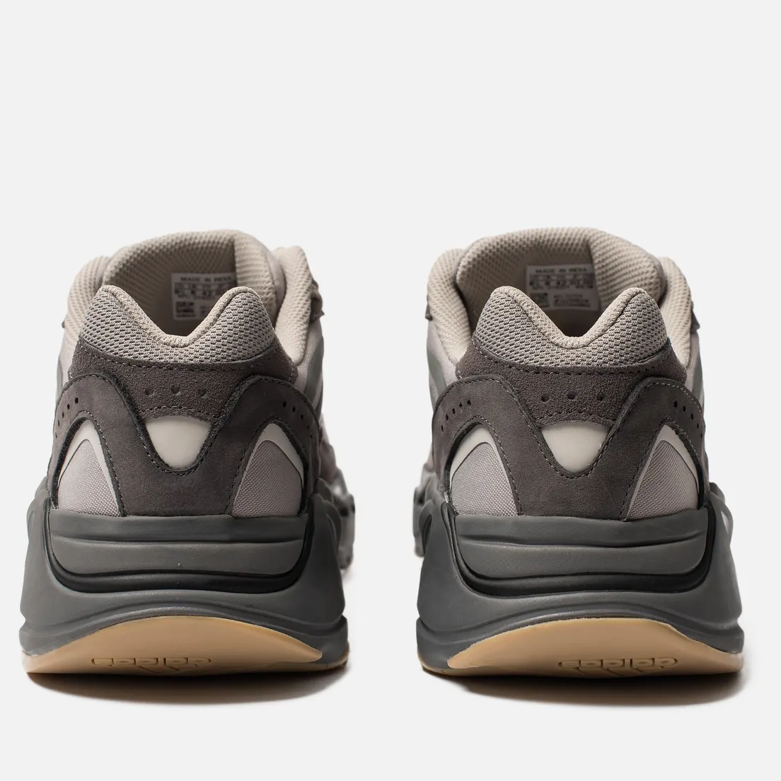 adidas Originals Кроссовки YEEZY Boost 700 V2