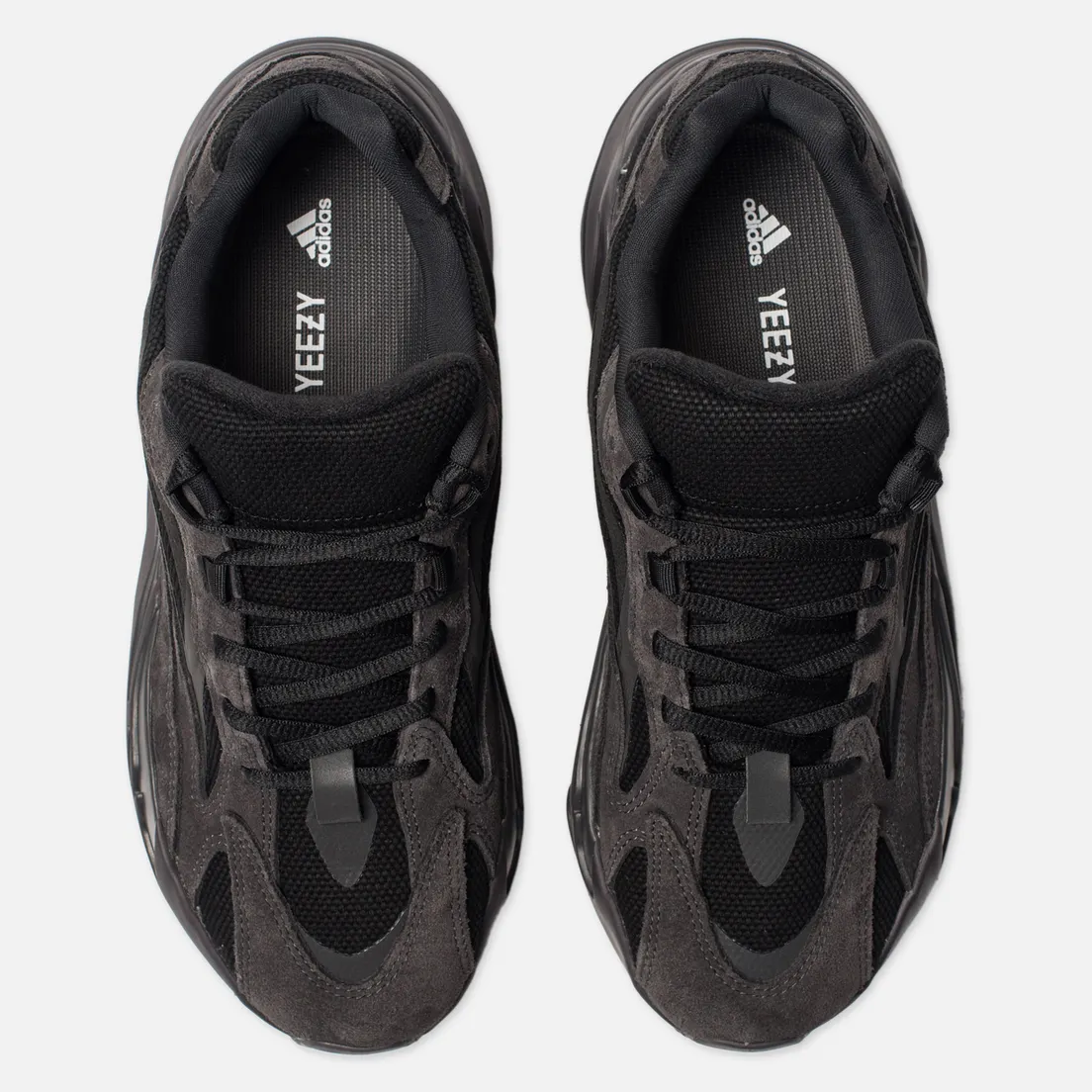 adidas Originals Кроссовки YEEZY Boost 700 V2