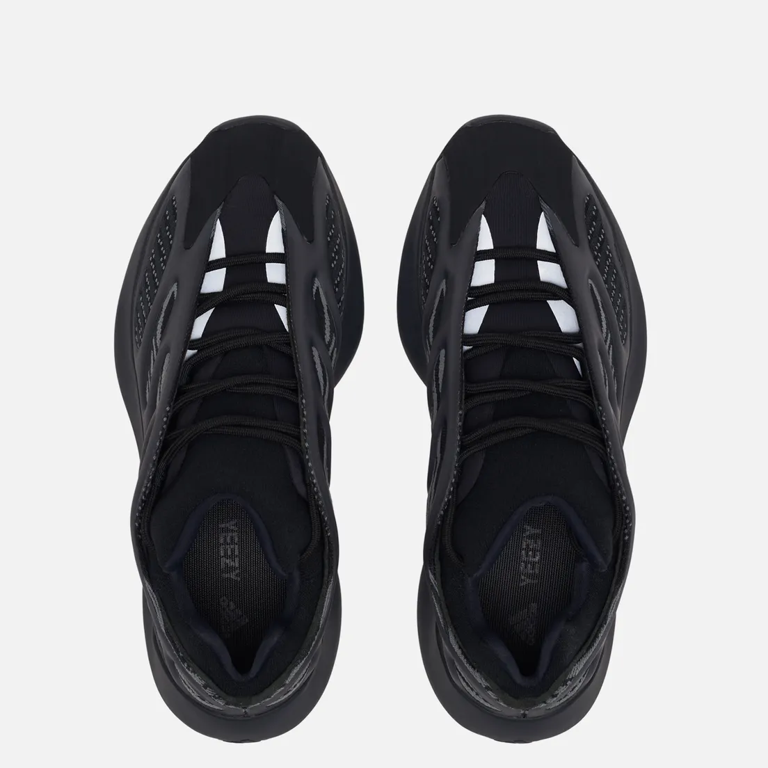adidas Originals Кроссовки YEEZY 700 V3