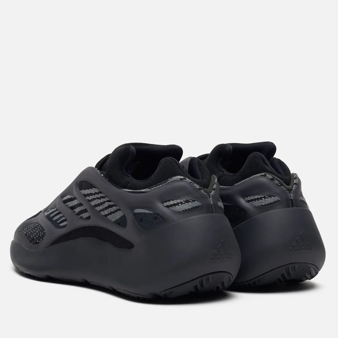 adidas Originals Кроссовки YEEZY 700 V3