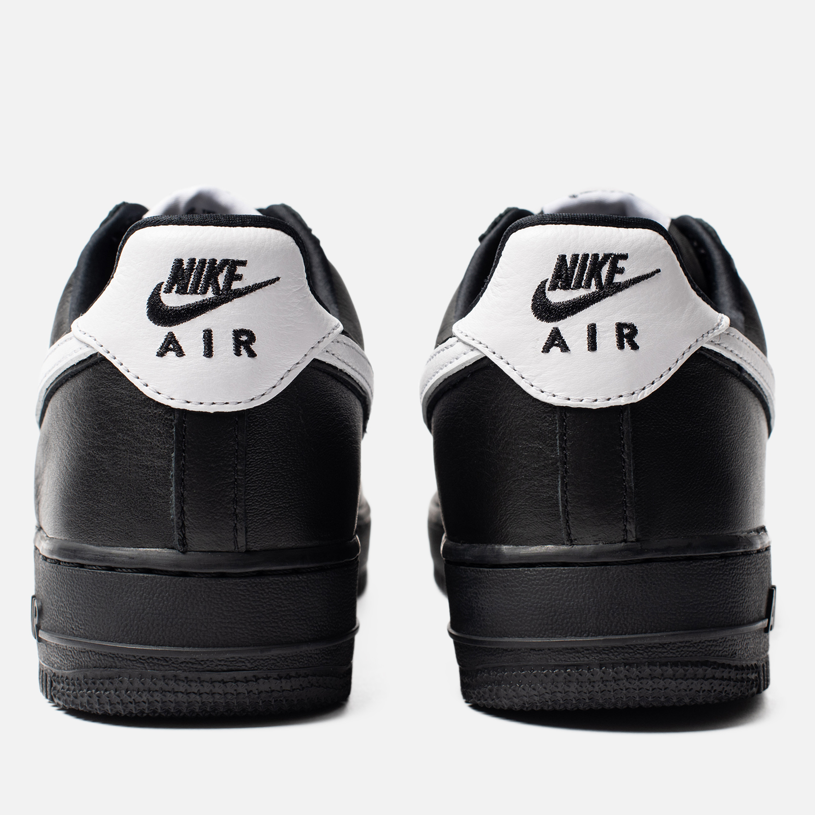 air force 1 low retro qs black white