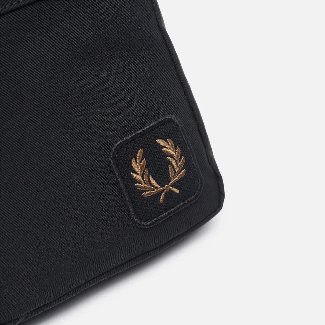 Fred Perry Сумка Nylon Badge Small Side