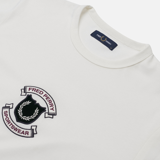 Мужская футболка Fred Perry Embroidered Sheild Snow White