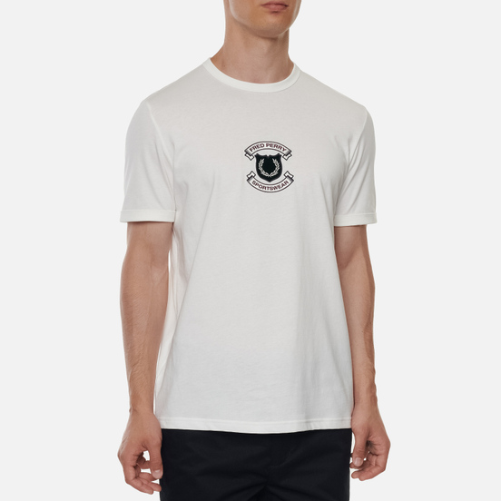 Мужская футболка Fred Perry Embroidered Sheild Snow White