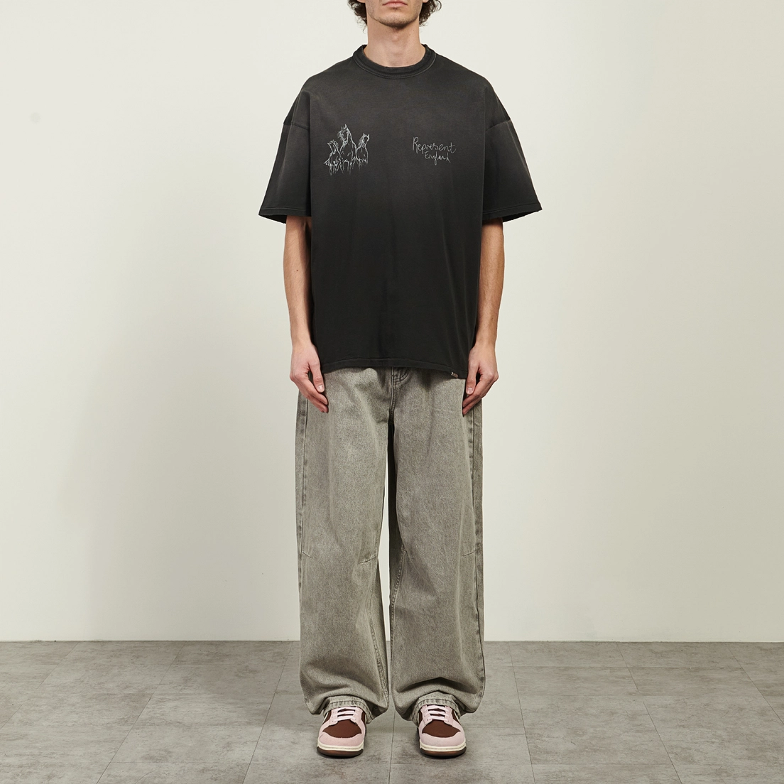 REPRESENT Мужская футболка Hand Drawn Thoroughbred Horse