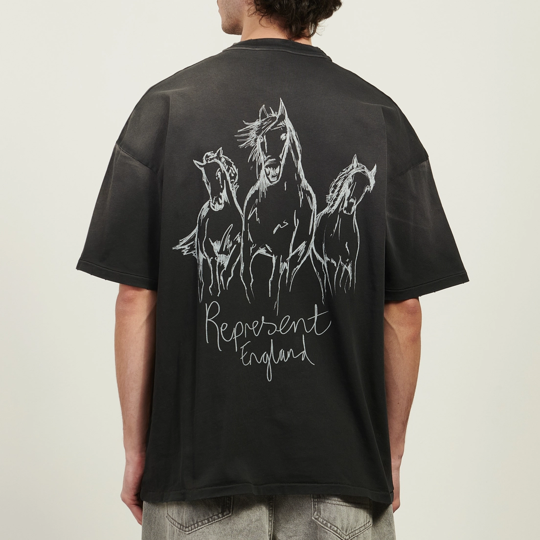 REPRESENT Мужская футболка Hand Drawn Thoroughbred Horse