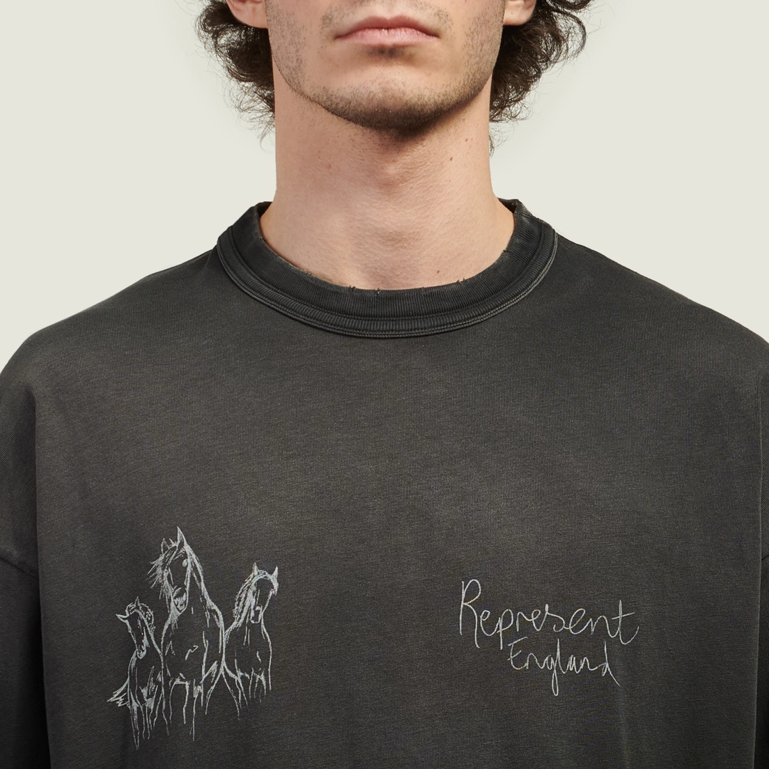 REPRESENT Мужская футболка Hand Drawn Thoroughbred Horse