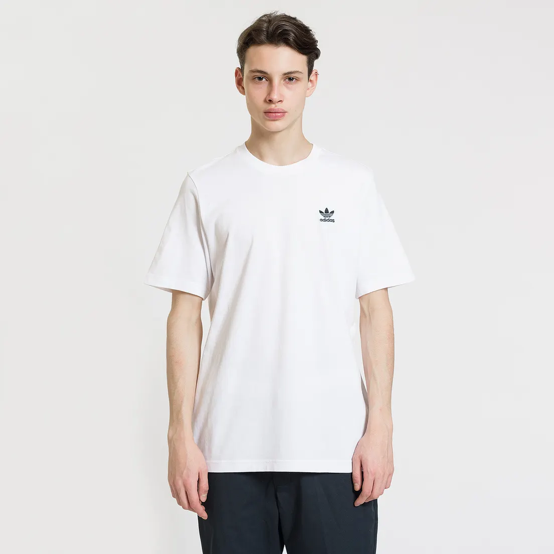 adidas Originals Мужская футболка Essential Small Logo