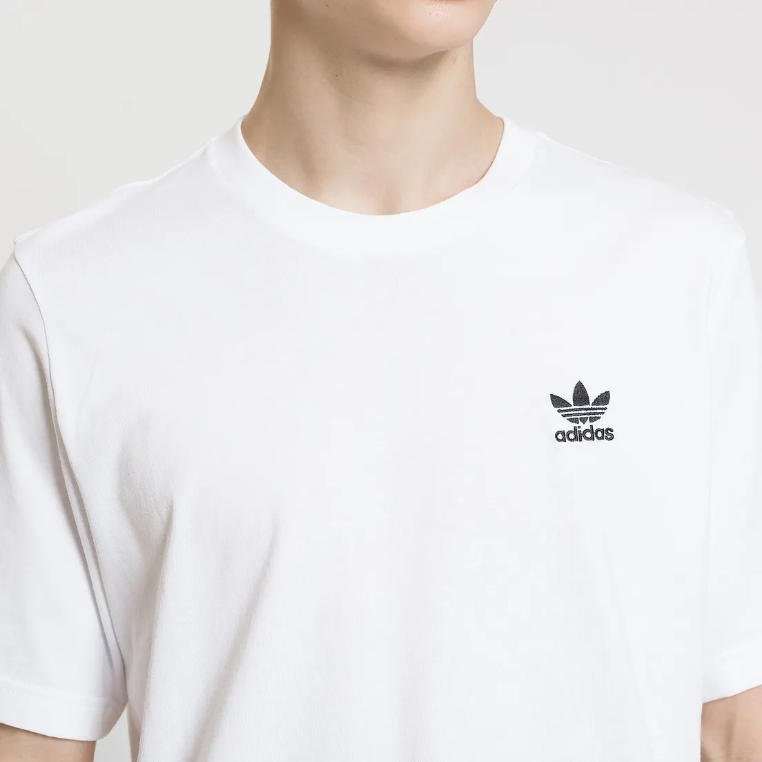 adidas Originals Мужская футболка Essential Small Logo