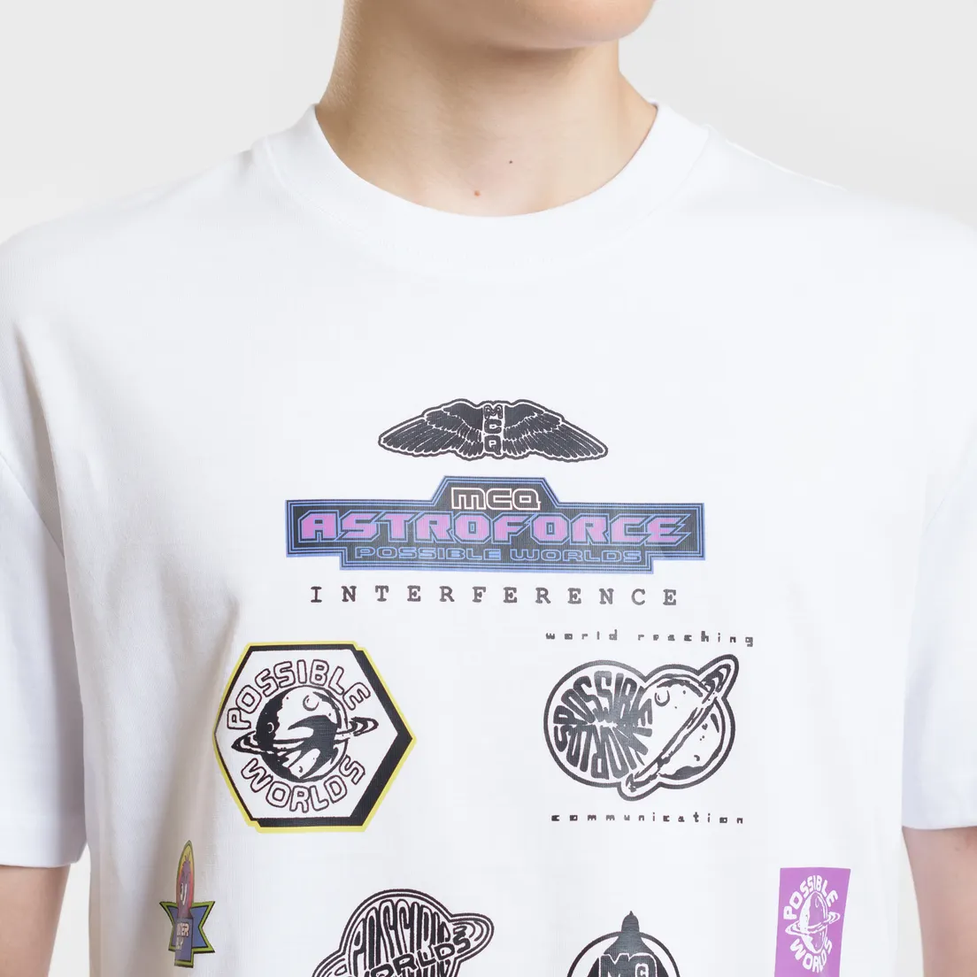 McQ Alexander McQueen Мужская футболка Sponsorship Dropped Shoulder