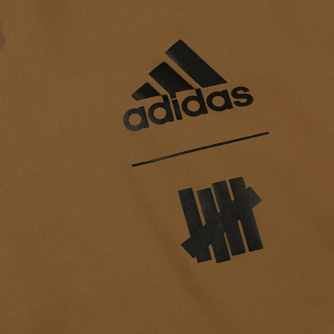 adidas Originals Мужская куртка ветровка x Undefeated Response Hooded Wind
