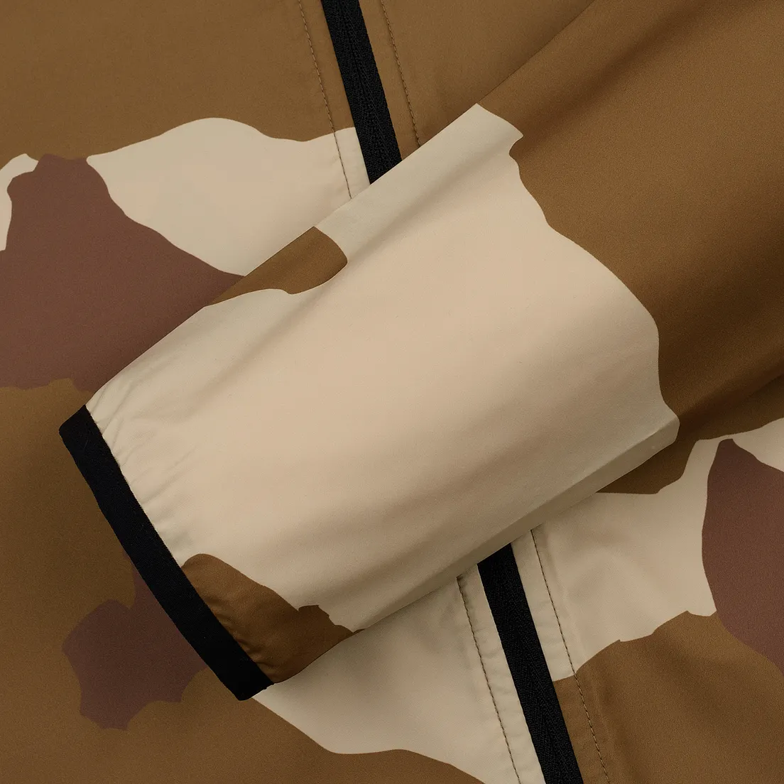 adidas Originals Мужская куртка ветровка x Undefeated Response Hooded Wind