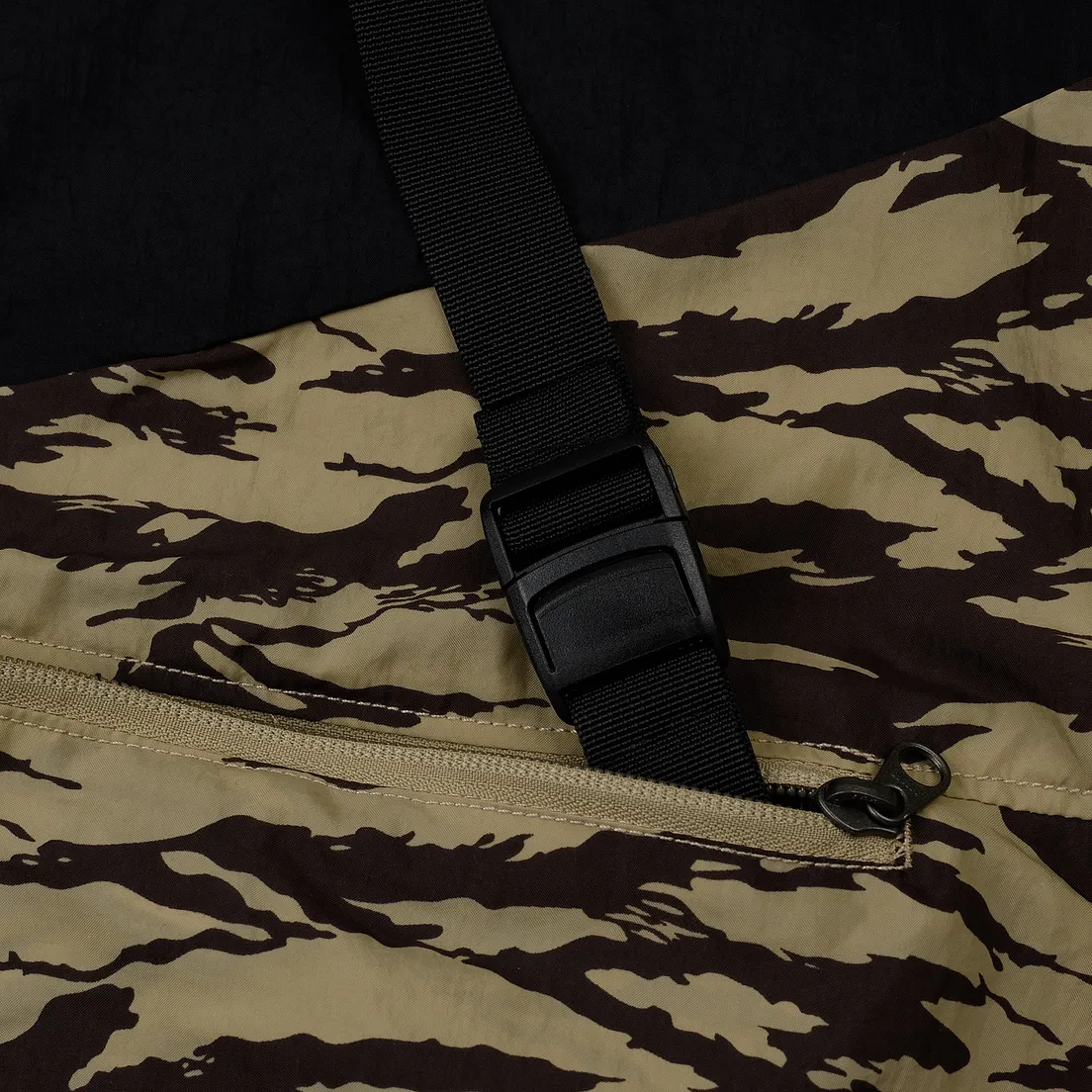 Nike Мужская куртка анорак Woven Swoosh All Over Print