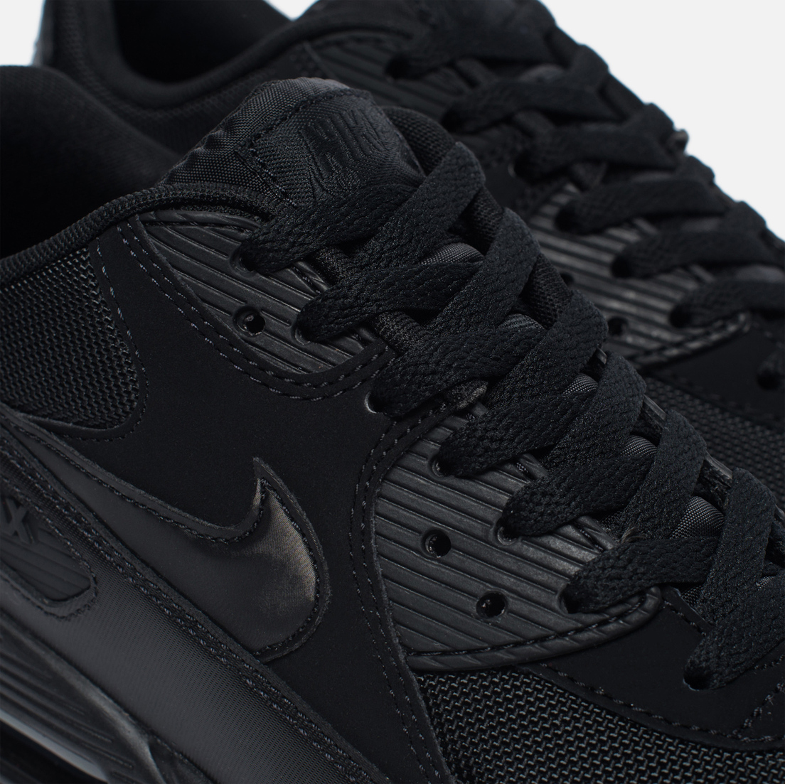 Nike essential 90 black deals