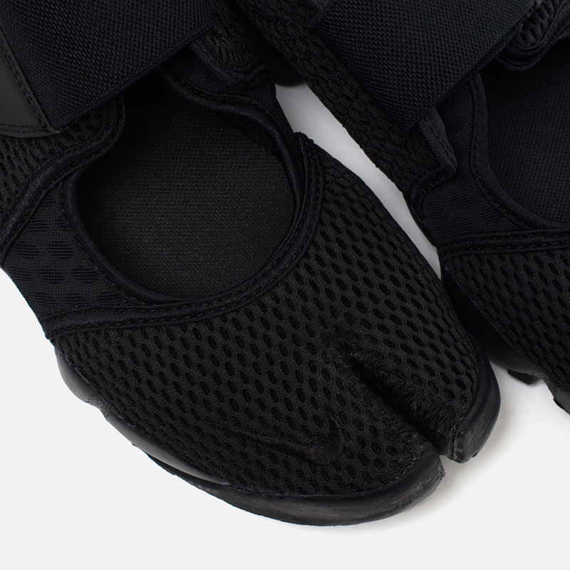 nike air rift all black