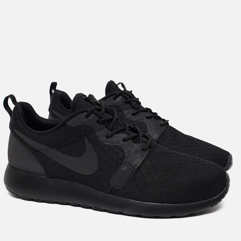 mens roshe all black