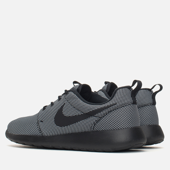 nike roshe one black and white mens