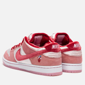 dunk low strange love