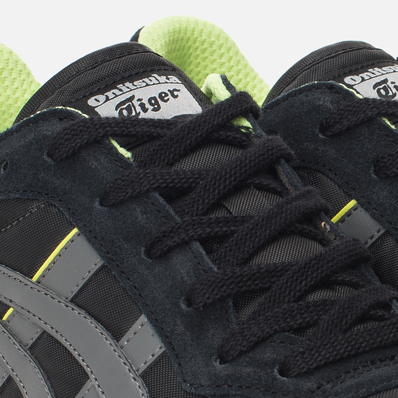 asics aaron trainers