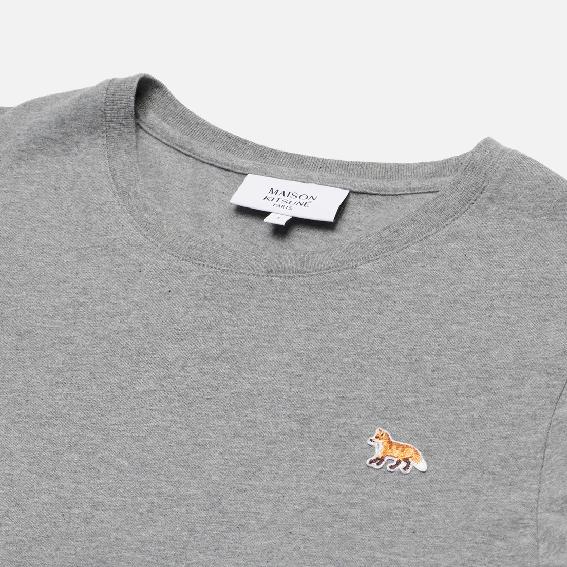 Maison Kitsune Женская футболка Baby Fox Patch Regular
