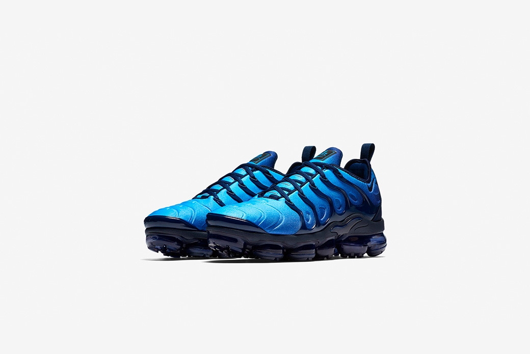 nike vapormax plus reflective