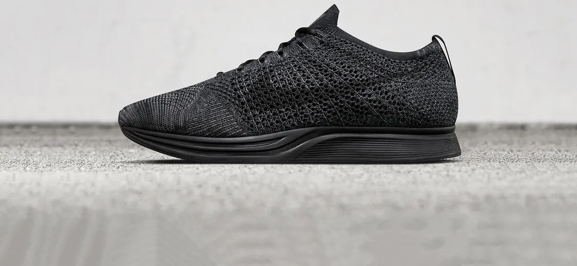 Nike Flyknit Racer Triple Black: погружение в чёрный