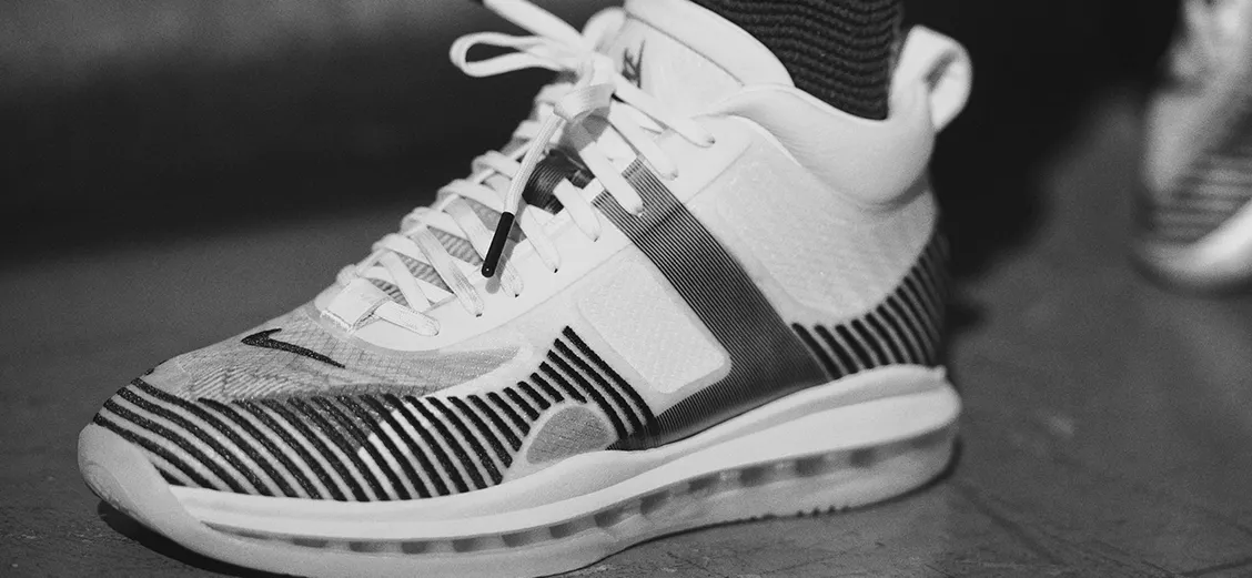 Nike LeBron James × John Elliott: лучшему игроку