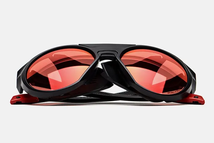 Oakley Clifden: для гор, морей и городов
