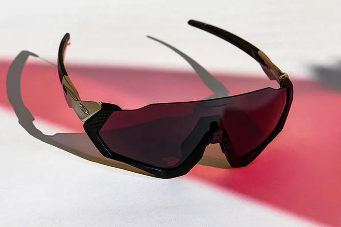 Oakley Flight Jacket: аэродинамика в спорте
