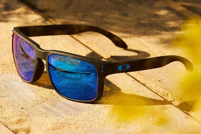 Oakley Holbrook: ретро-форма в новом исполнении