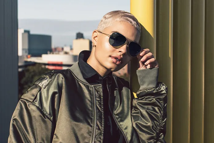 Ray-Ban Aviator: полеты в небе и на земле