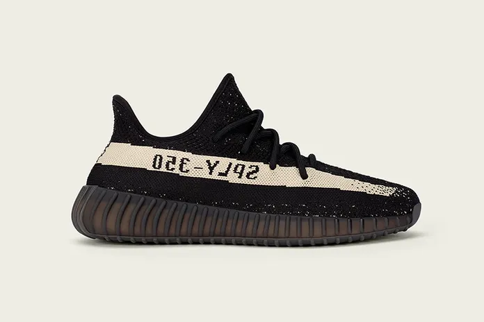 adidas Originals YEEZY BOOST 350 V2: Чёрное/Белое