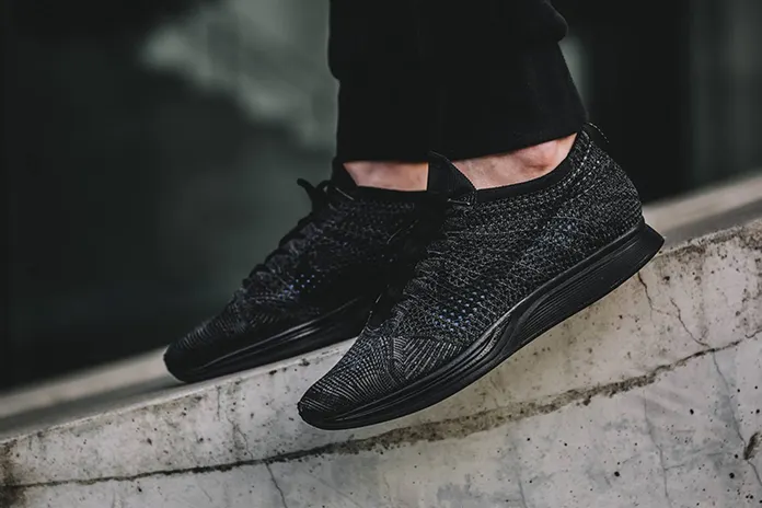 Nike Flyknit Racer Triple Black: погружение в чёрный