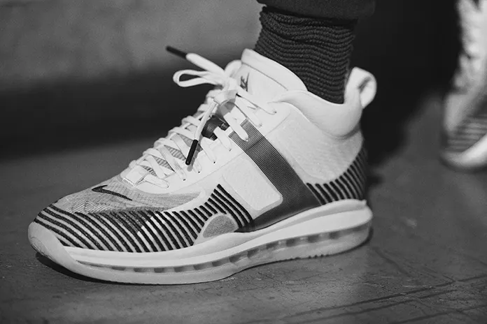 Nike LeBron James × John Elliott: лучшему игроку