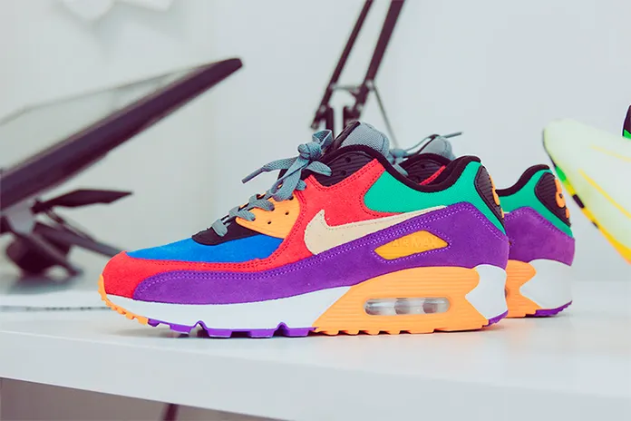 Nike Air Max 90 Viotech: буйство красок